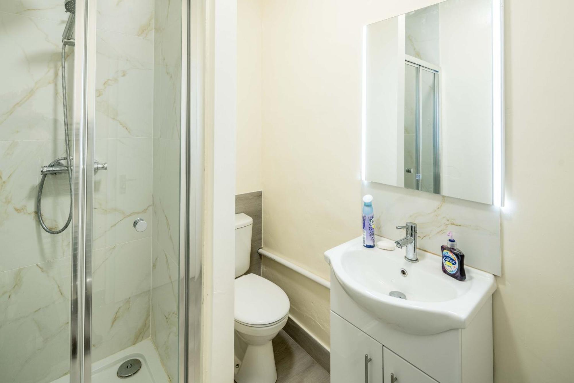 Free Parking, 2 Beds,Close To Train Station Bedford Exteriör bild